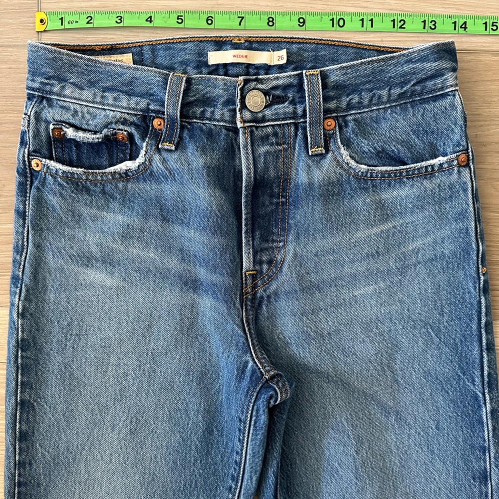 LEVI’S PREMIUM DENIM WEDGIE JEANS W26! NWOT